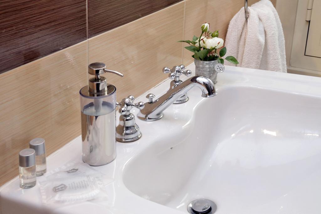 San Pietro Stazione Guesthouse ローマ エクステリア 写真