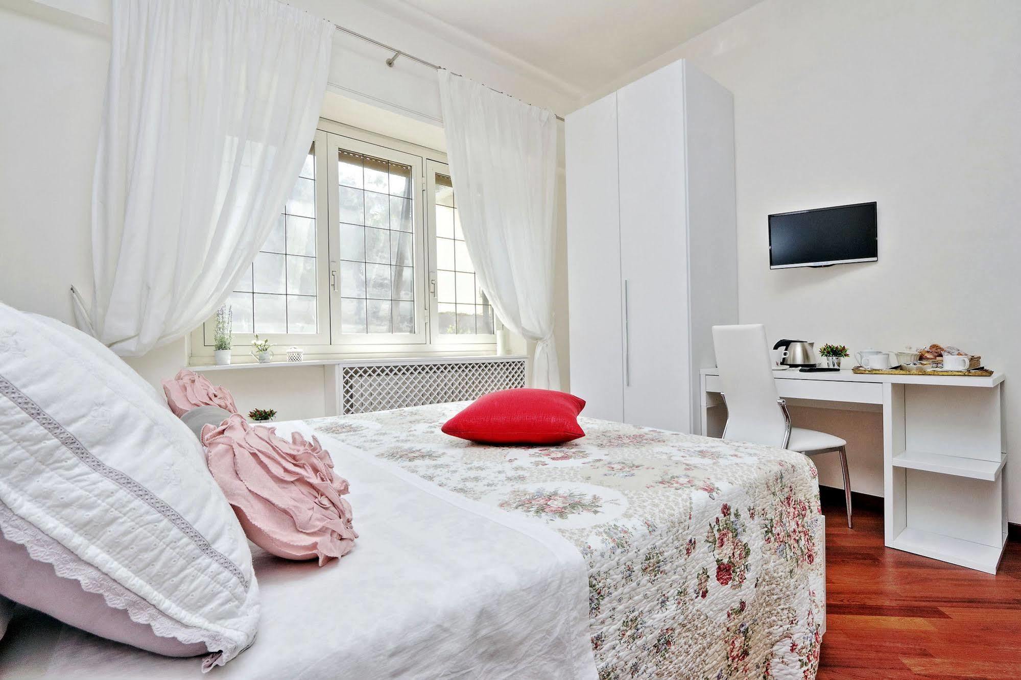 San Pietro Stazione Guesthouse ローマ エクステリア 写真